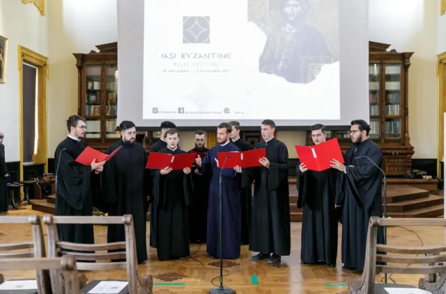 Corul „Chivotul” – „Crucii Tale ne închinăm, Stăpâne" glas 2, cu Puternic